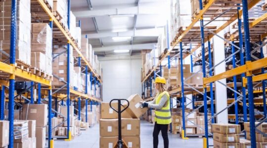 Hylant Feature Warehouse worker 726